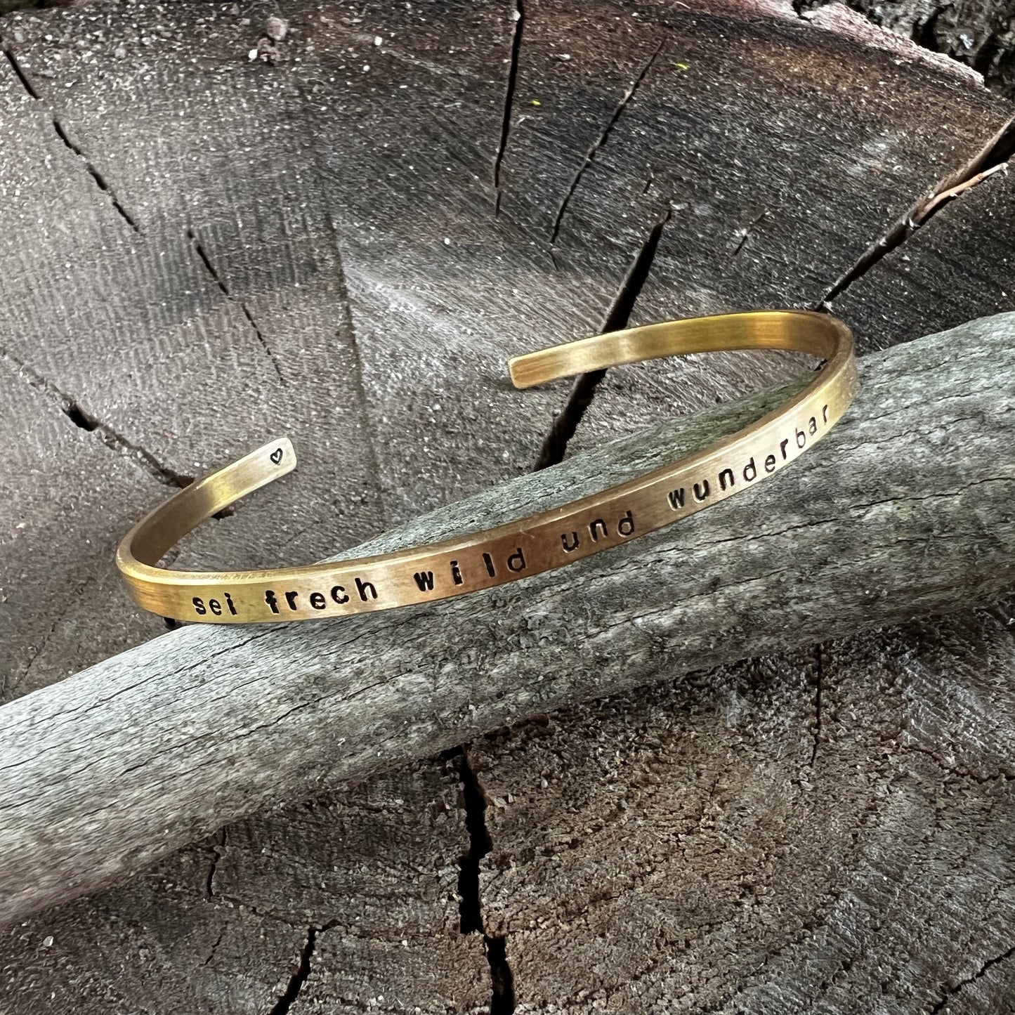 STATEMENT Armreif // Messing // Sei frech, wild & wunderbar