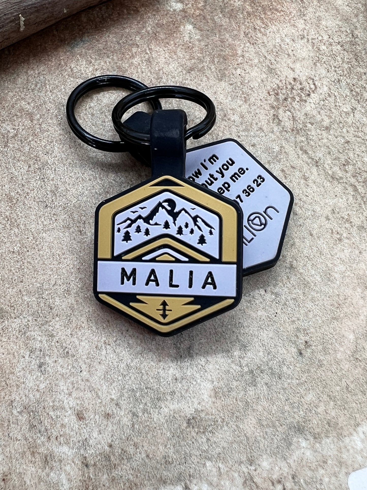 Nalion SILENT TAGS - WILD HONEY // 26x29mm - personalized silicone pet tag in the unique Nalion design
