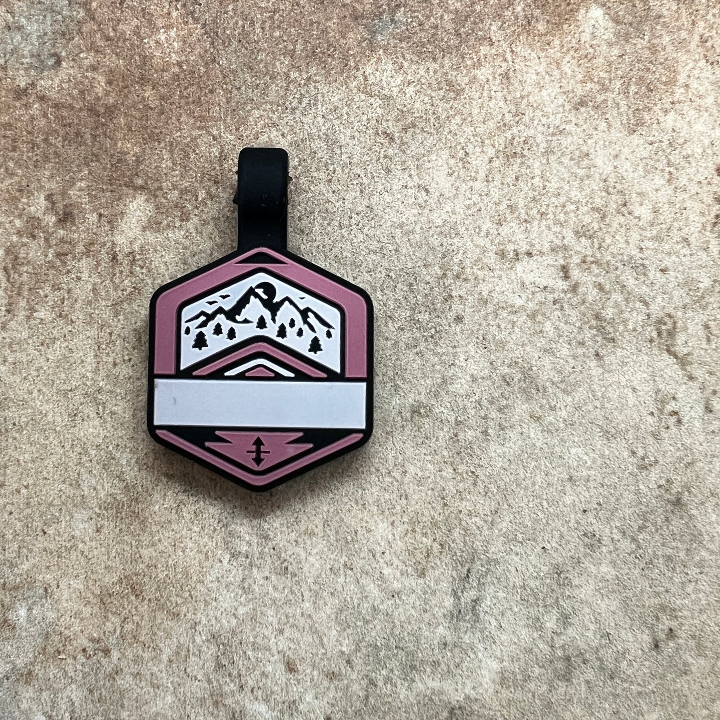 Nalion SILENT TAGS - RUSTY ROSE // 26x29mm - personalized silicone pet tag in a unique Nalion design