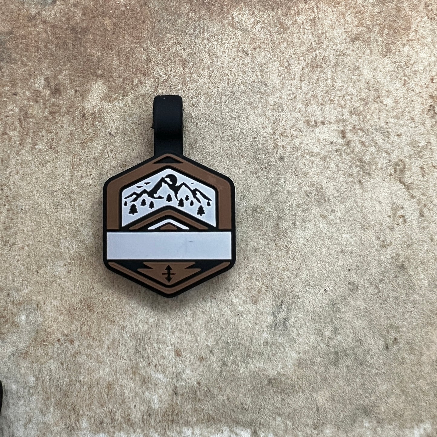 Nalion SILENT TAGS - TOFFEE // 26x29mm - personalized silicone pet tag in the unique Nalion design